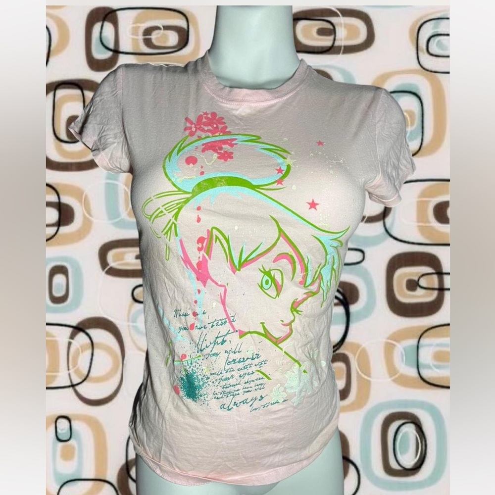 Chic Graphic Tee with Pastel Design